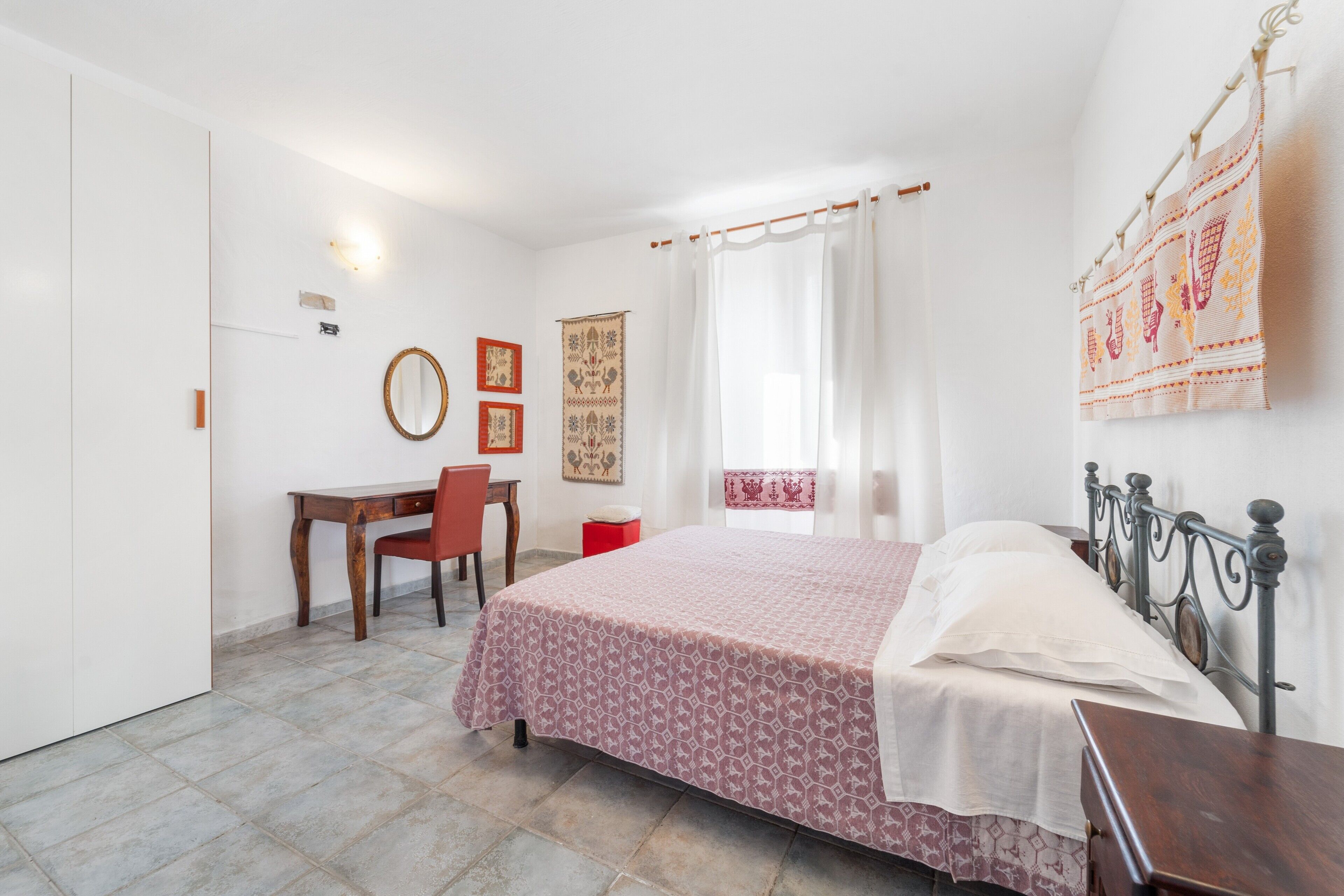1 bedroom, bed sheets