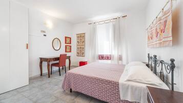 1 bedroom, bed sheets