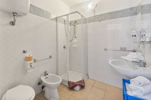 تجهيزات دش، مجففات شعر، مناشف
