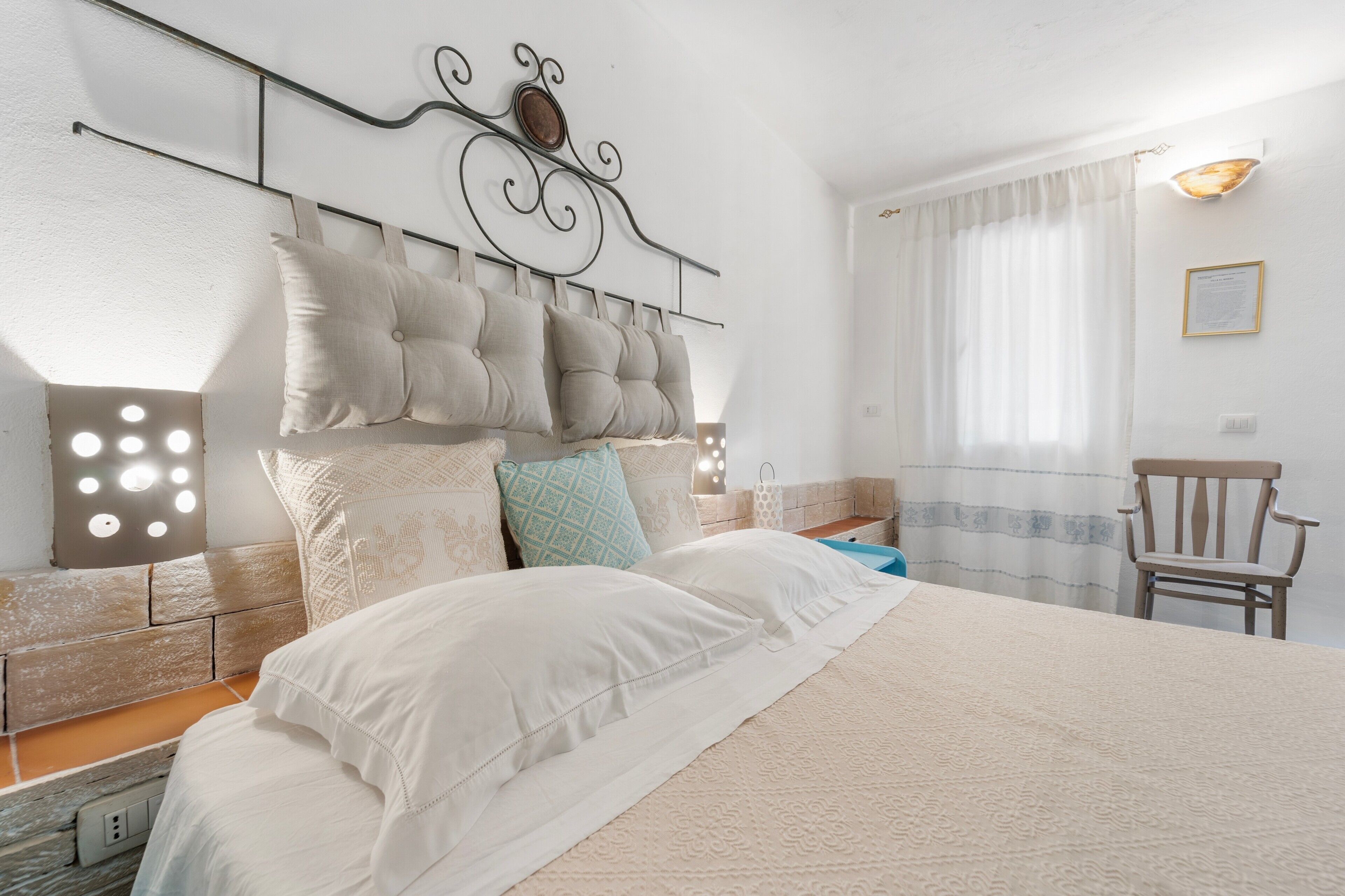 1 bedroom, bed sheets