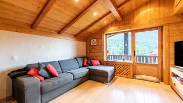 TV, caminetto, videogiochi