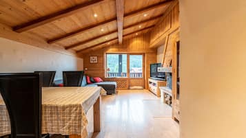 TV, lareira, videogames