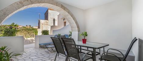 屋外ダイニングエリア