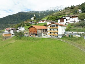 Exterior - Apartment 'Heuduft' with Mountain View, Shared Garden and Wi-Fi (Lasa)