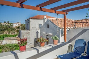 Property grounds - Apartment 'Angel’s Studio' with Shared Terrace, Wi-Fi and Air Conditioning (Kithira)
