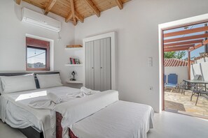 1 bedroom, iron/ironing board, free WiFi, bed sheets - Apartment 'Angel’s Studio' with Shared Terrace, Wi-Fi and Air Conditioning (Kithira)