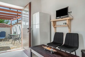 Interior - Apartment 'Angel’s Studio' with Shared Terrace, Wi-Fi and Air Conditioning (Kithira)