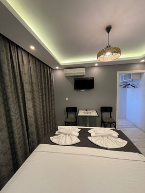 Egyptian cotton sheets, premium bedding, blackout drapes, soundproofing - Aratapartments (Istanbul)