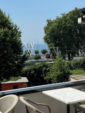 Egyptian cotton sheets, premium bedding, blackout drapes, soundproofing - Aratapartments (Istanbul)