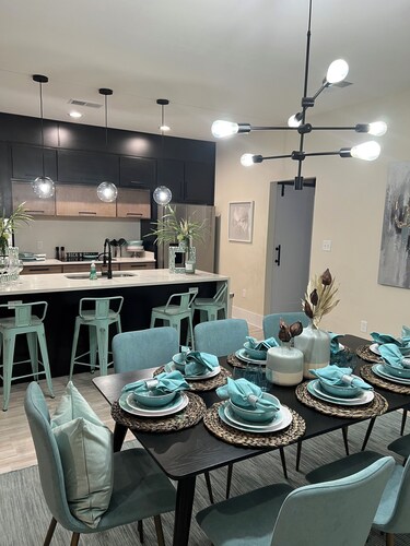 Rooftop Patio / 3 Mins to Downtown / Stylish House