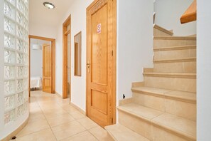 Interior - Apartment 'Apartamento B Y G Nerja' with Mountain Views, Wi-Fi and Air Conditioning (Nerja)