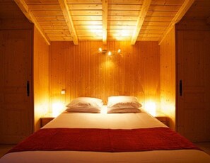 5 bedrooms, iron/ironing board, free WiFi, bed sheets - Chalet 'Myrtille' with Mountain View, Private Terrace and Wi-Fi (Morzine)