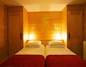 5 Schlafzimmer, Bügeleisen/Bügelbrett, kostenloses WLAN, Bettwäsche