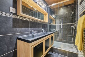 淋浴设施、毛巾