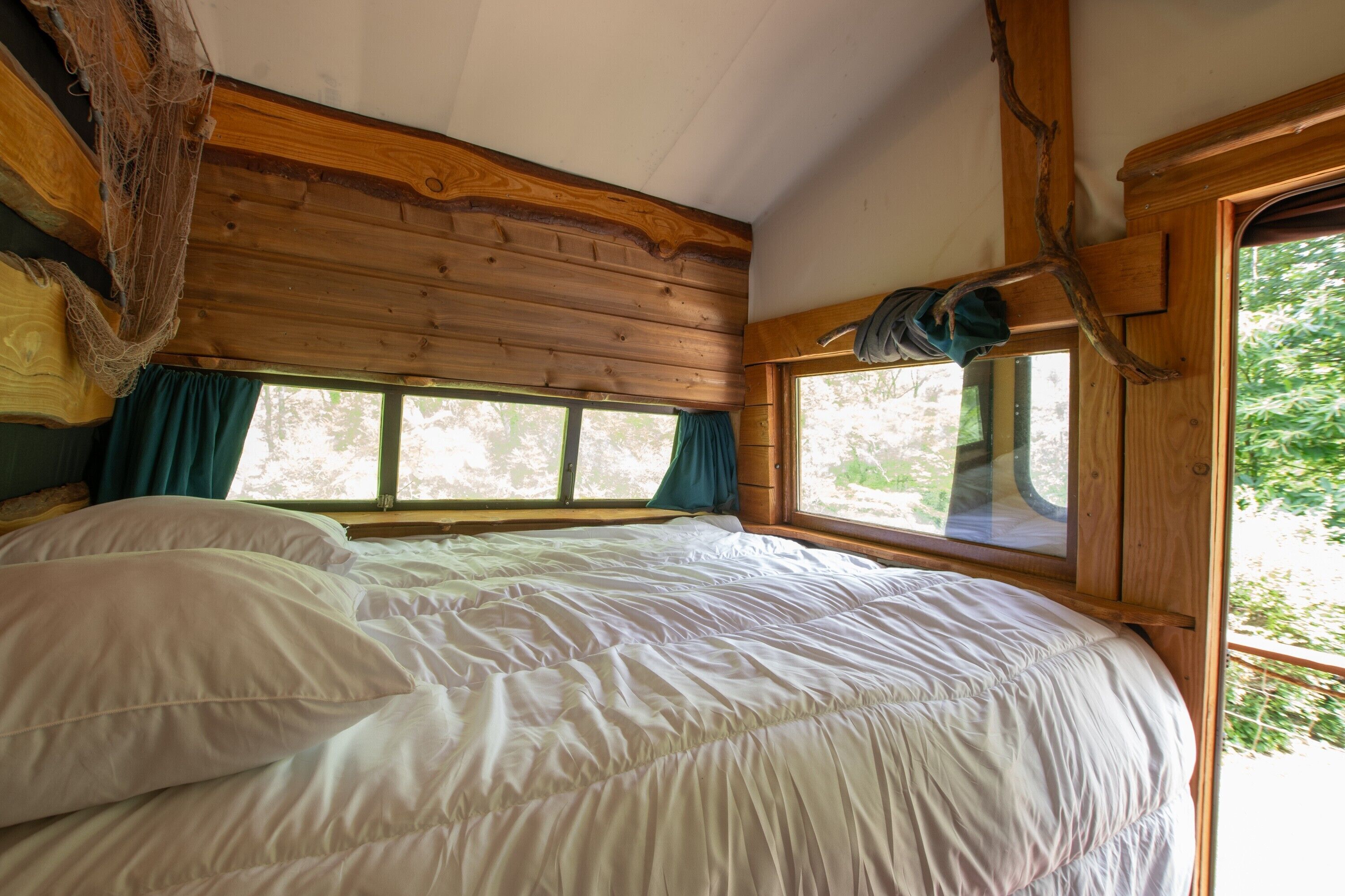 2 bedrooms, bed sheets