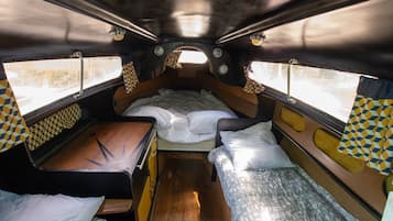 2 bedrooms, bed sheets