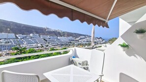 Outdoor dining - Vacation Home 'Canaima 223' with Sea View, Wi-Fi and Air Conditioning (Puerto Rico)