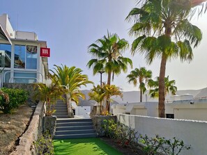 المنطقة المحيطة بالمنشأة