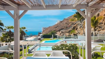 屋外ダイニングエリア