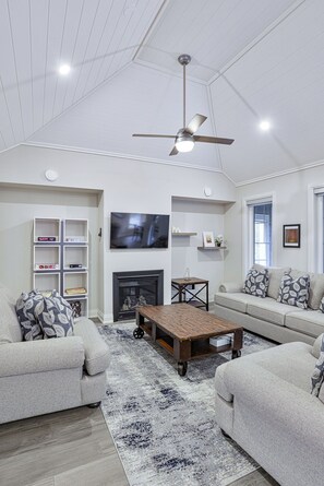 TV, fireplace