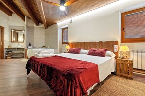 5 bedrooms, iron/ironing board, free WiFi, bed sheets - Country House 'Ca L'Arcadi - Alforja' with Mountain View, Private Pool and Wi-Fi (Alforja)