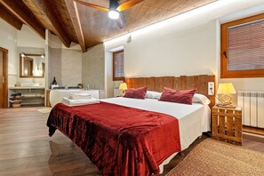 5 bedrooms, desk, iron/ironing board, free WiFi