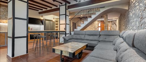 TV, fireplace, stereo