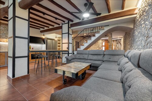 Country House 'Ca L'Arcadi - Alforja' with Mountain View, Private Pool and Wi-Fi