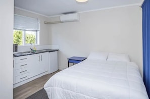 Signature-studiosviitti | Silitysrauta/-lauta, ilmainen Wi-Fi, vuodevaatteet