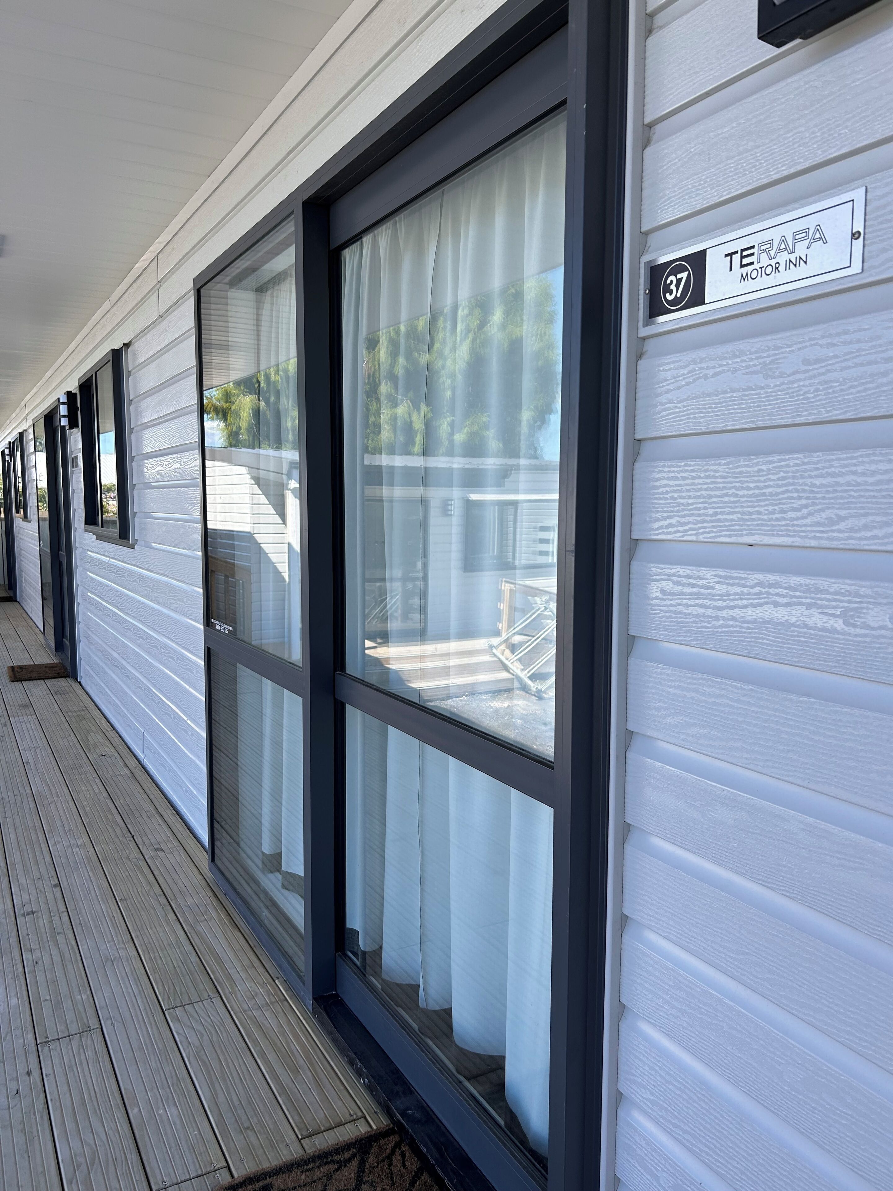 المنشأة من الخارج