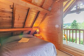 2 slaapkamers, een strijkplank/strijkijzer, reisbedje, gratis wifi