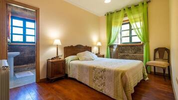 4 bedrooms, free WiFi, bed sheets