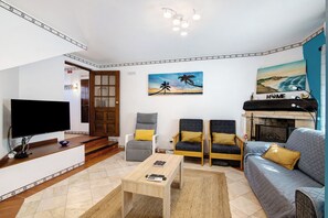 Televisie en een open haard