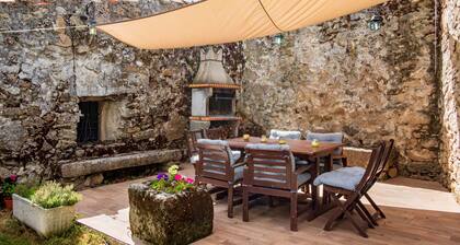 Country House 'El Corral De La Antigua' with Mountain View, Private Terrace and Wi-Fi