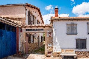 Exterior - Country House 'El Corral De La Antigua' with Mountain View, Private Terrace and Wi-Fi (NAVA DE BEJAR)