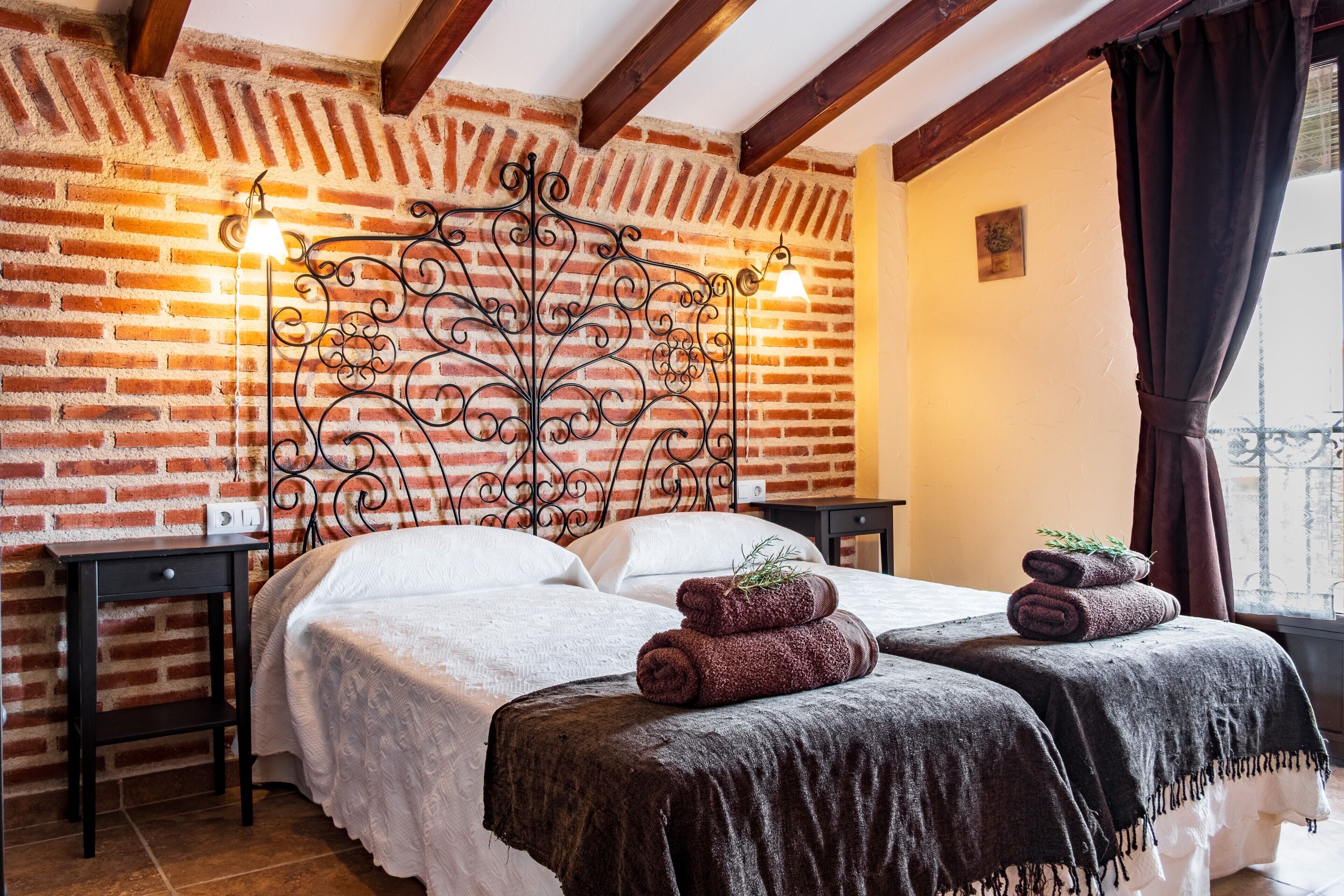 3 slaapkamers, een strijkplank/strijkijzer, gratis wifi, beddengoed