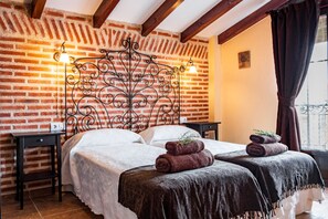 3 bedrooms, iron/ironing board, free WiFi, bed sheets - Country House 'El Corral De La Antigua' with Mountain View, Private Terrace and Wi-Fi (NAVA DE BEJAR)