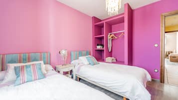 4 chambres, fer et planche à repasser, Wi-Fi gratuit, draps fournis