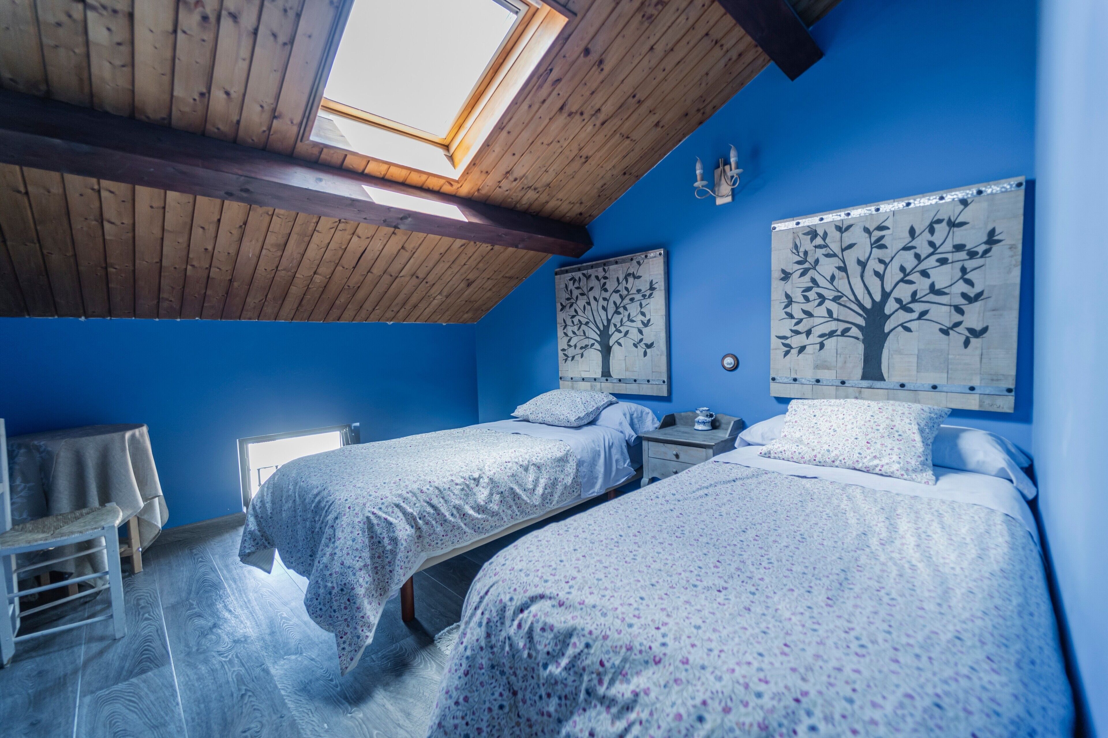 4 bedrooms, iron/ironing board, free WiFi, bed sheets