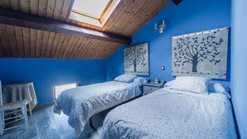 4 bedrooms, iron/ironing board, free WiFi, bed sheets