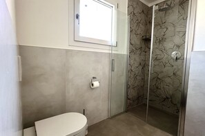 Dusche, Bidet, Handtücher
