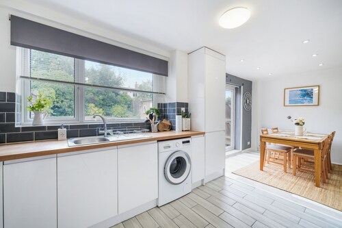 Charming 3-Bedroom Townhouse with Coastal Elegance