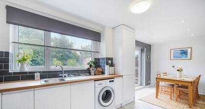 Charming 3-Bedroom Townhouse with Coastal Elegance