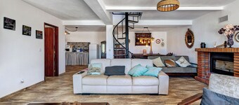 Holiday home 'Casa Girassol' with shared pool, private terrace, and Wi-Fi access