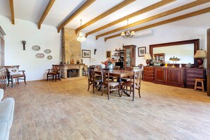 Dining - Holiday home 'Casa Girassol' with shared pool, private terrace, and Wi-Fi access (Azambuja)