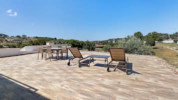 屋外ダイニングエリア