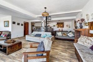 TV, fireplace - Holiday home 'Casa Girassol' with shared pool, private terrace, and Wi-Fi access (Azambuja)