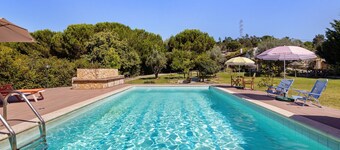 Apartment 'Casa Retiro' with Shared Pool, Wi-Fi and Air Conditioning