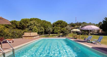 Apartment 'Casa Retiro' with Shared Pool, Wi-Fi and Air Conditioning