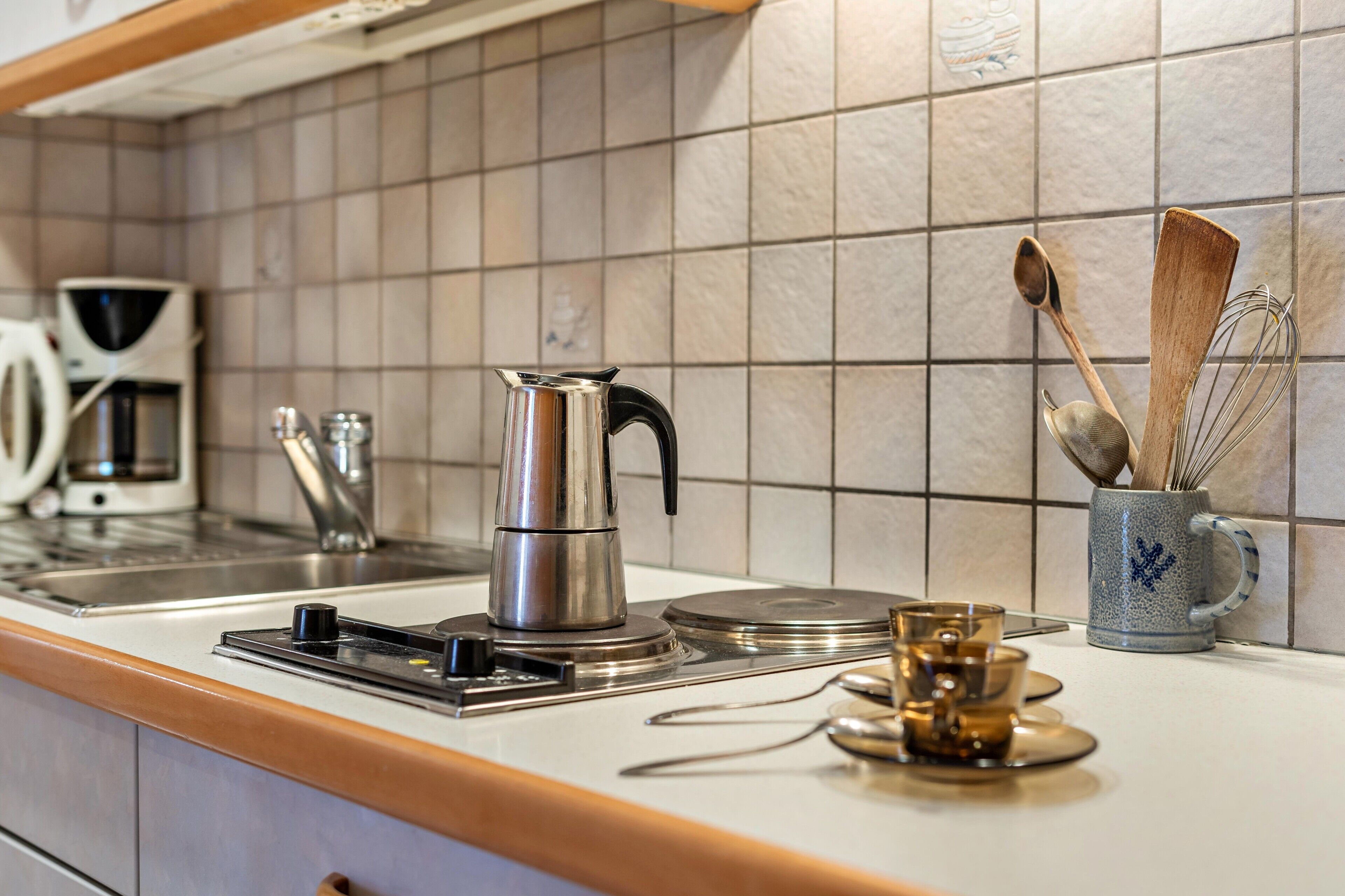 Fridge, stovetop, coffee/tea maker, electric kettle